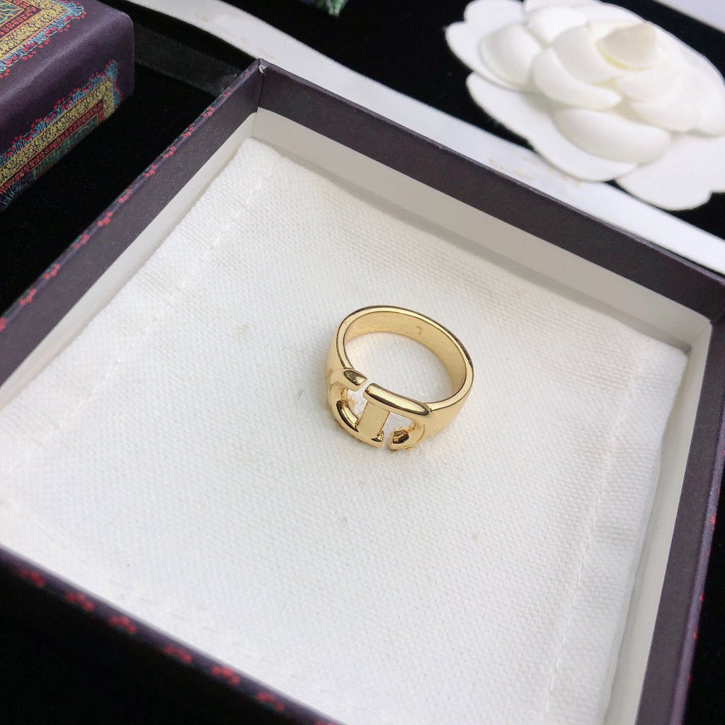 Dior CD 30 Montaigne Gold Ring
